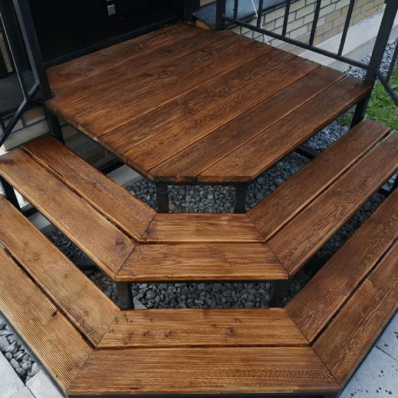 Входная металлическая лестница